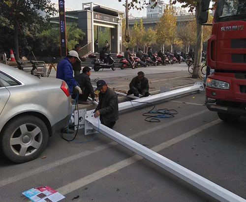 博鱼博鱼首页官网_博鱼（中国）官网_博鱼（中国）省郑州市郑东新区监控杆安装现场